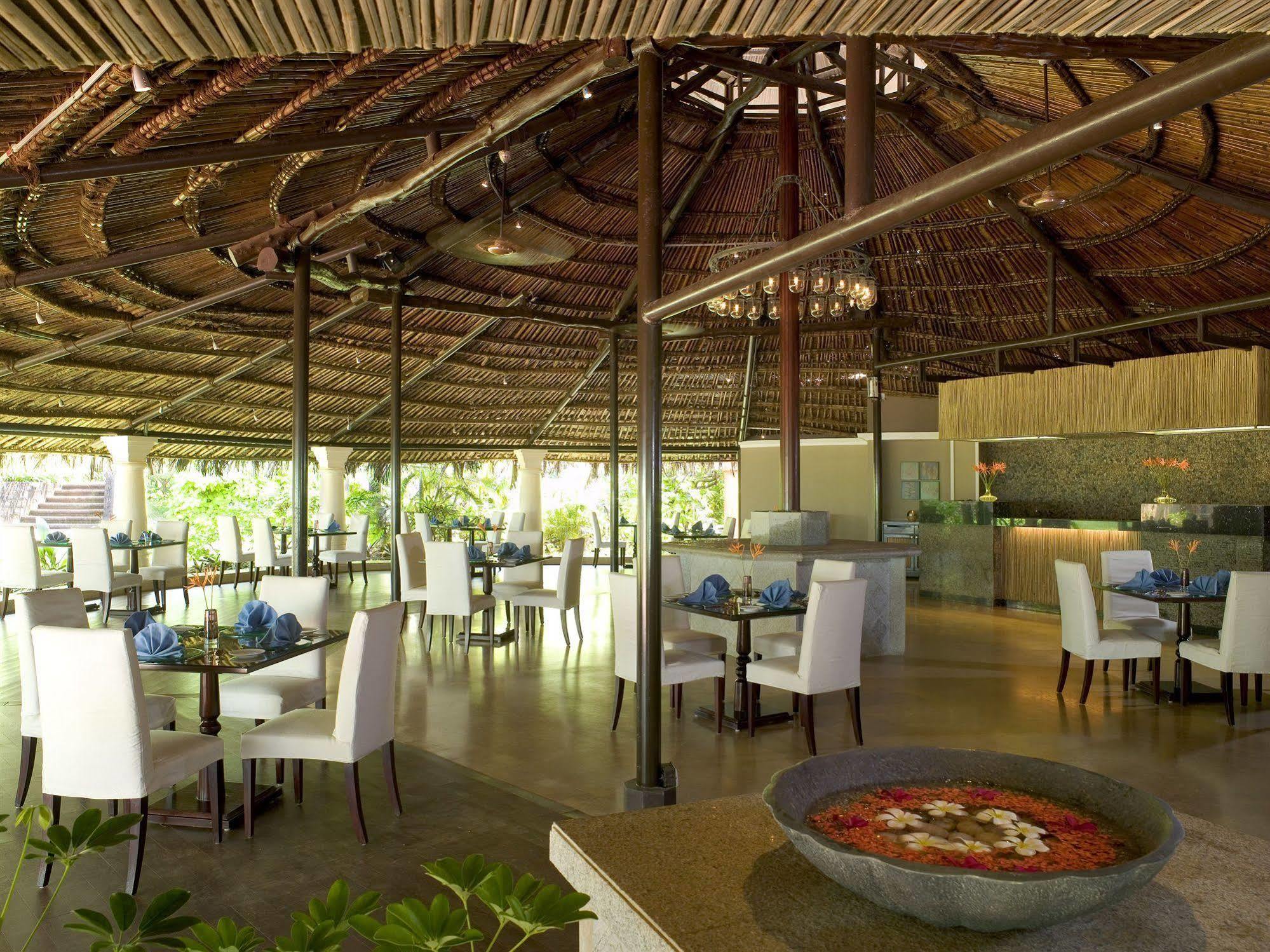 Taj Holiday Village Resort & Spa, Goa Candolim Extérieur photo The restaurant at the resort