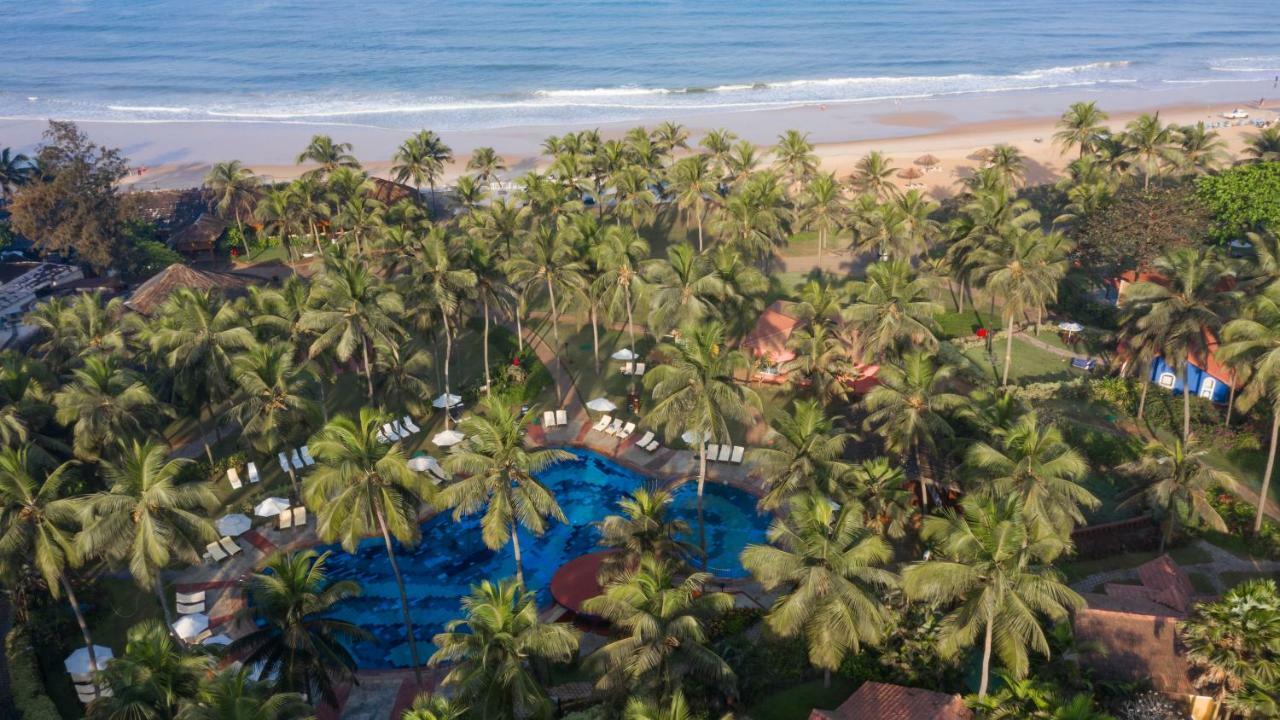 Taj Holiday Village Resort & Spa, Goa Candolim Extérieur photo View of the beach from the resort